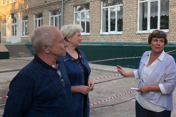 Не школа, а груда камней? В 15-ой ученики ходили под Богом, а теперь терпят ремонт