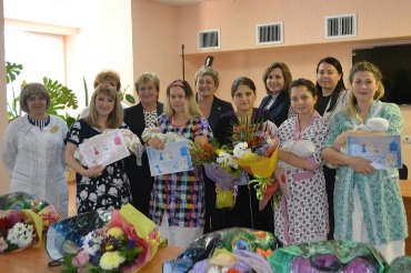 Поздравили счастливых мамочек