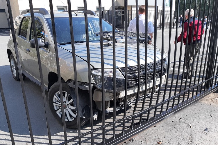 Врезался в ворота Салюта. Сводка ГИБДД Балакова