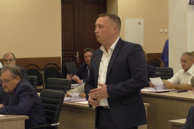 Роман Ирисов предложил внести изменения в Положение о статусе депутата горсовета
