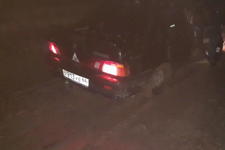 У Горного застрял в грязи автомобиль со страдающей астмой пенсионеркой из Балакова