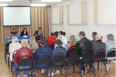 В Ровеснике собрались родители секции дворового хоккея Прометей