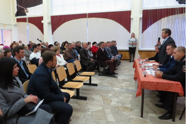 Балаковцы недовольны шумными мусорными контейнерам