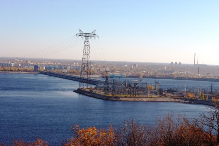 Саратовская ГЭС в ожидании зимы открыла холостые водосбросы