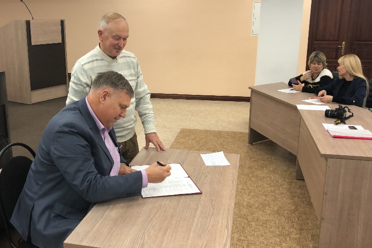 Балаковцев призывают подписать договор о национальном согласии