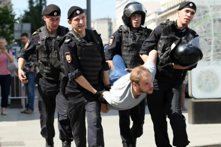В Госдуме нашли лагеря вербовки организаторов протестных акций