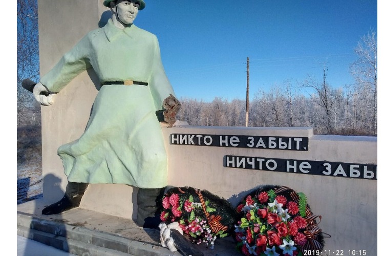 Красноармеец на памятнике в Плеханах потерял руку