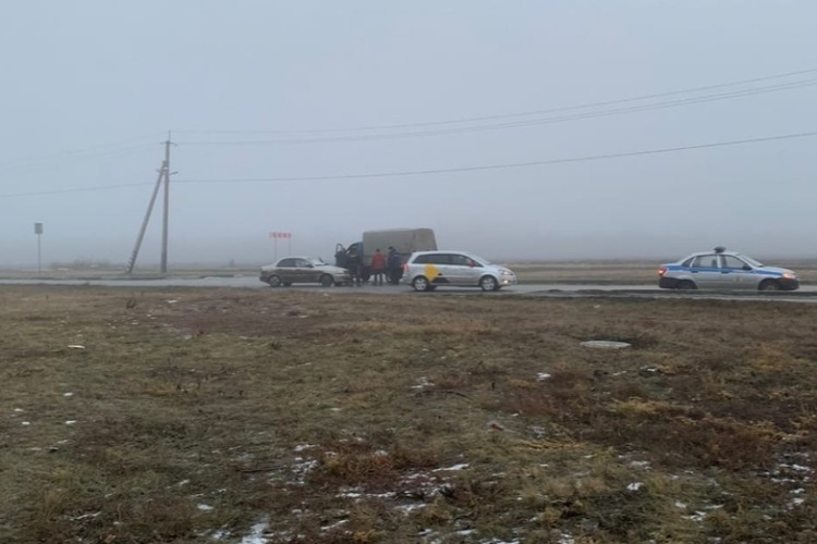 В туман на везение не надейся! Водитель ГАЗели выехал на встречку и столкнулся с легковушкой