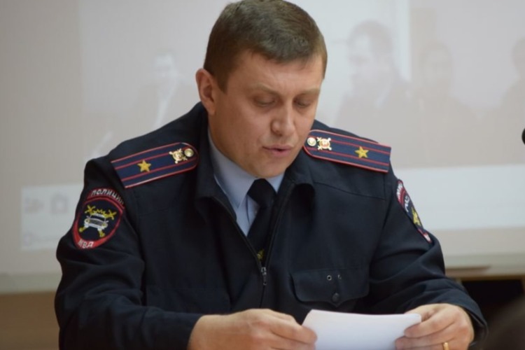Начальник ГИБДД Олег Дерябин готовится ответить на вопросы балаковцев