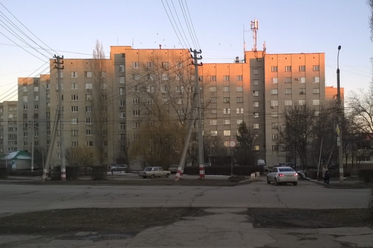 А телефончик оставьте... Балаковца не пустили в отдел полиции с сотовым телефоном