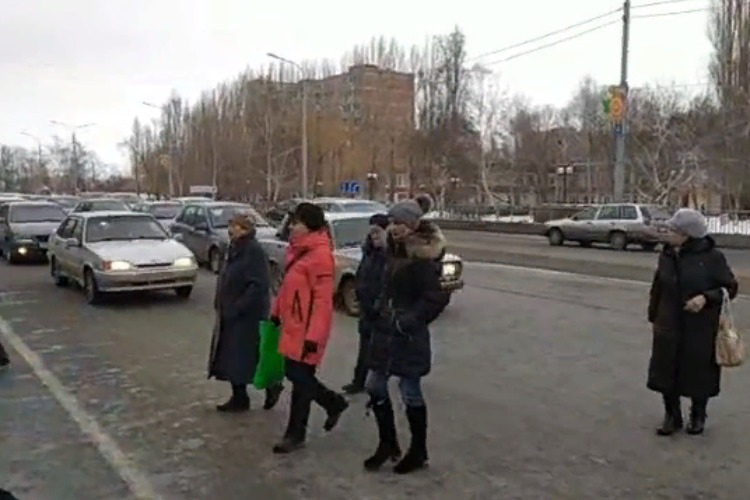 Новая гибель на переходе-призраке и гневный народный сход. Как это было