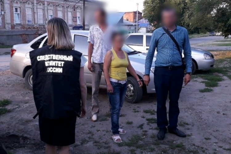 В порыве свирепости избила и зарезала пьяного гостя