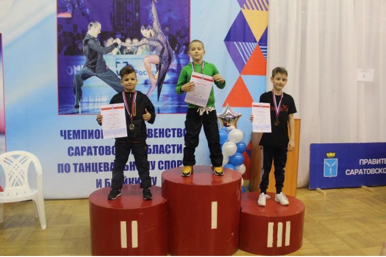 Юные брейкеры Балакова блеснули на областных соревнованиях