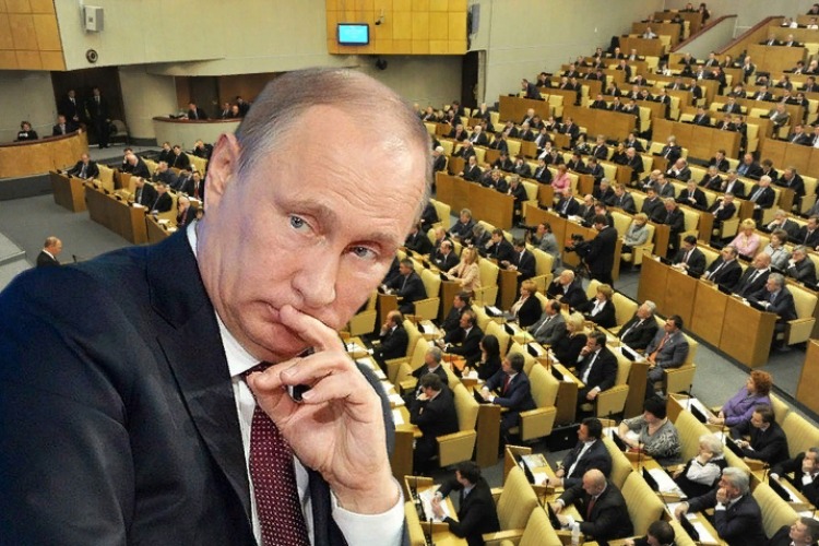 Президентские сроки Путина хотят обнулить. Сам он спешно едет в Думу