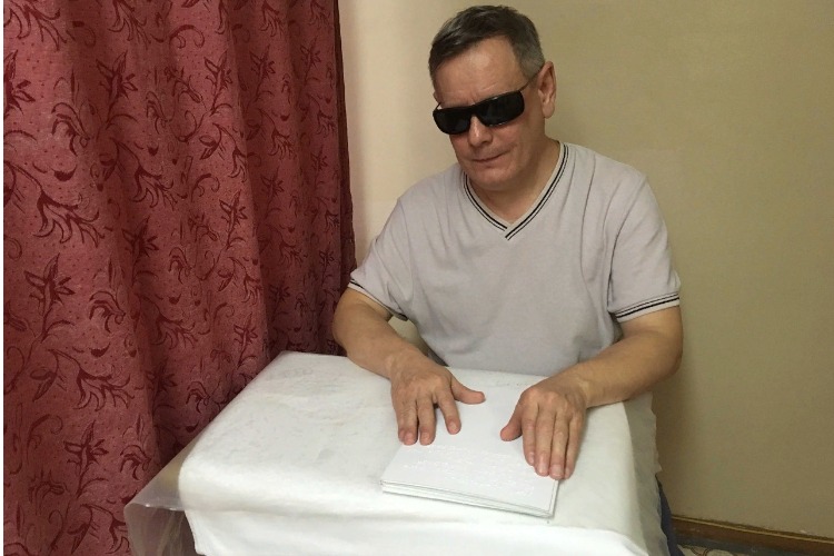 Все краски мира – в двух его руках