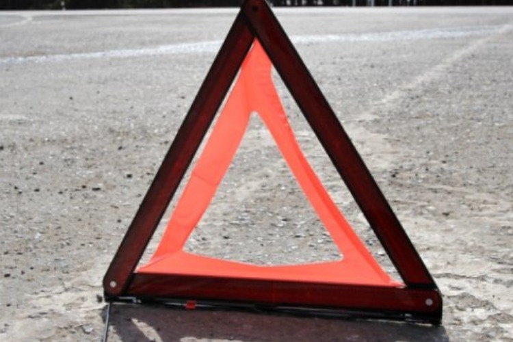 В столкновении автомобилей пострадали 3 мужчины