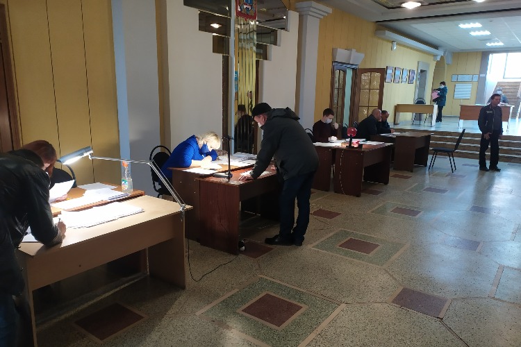 В администрации Балаковского района продолжается прием и выдача пропусков
