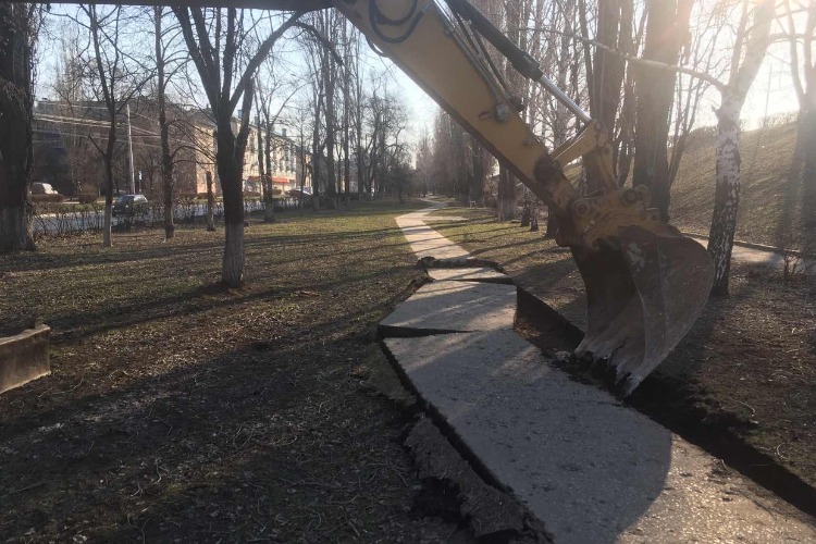 Благоустройство города к 75-летию Победы продолжается вопреки всему