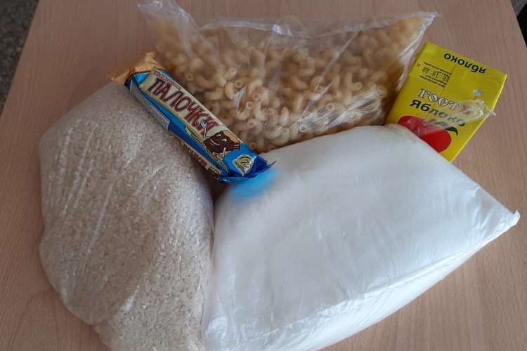 Балаковские школьники получили первые продуктовые наборы