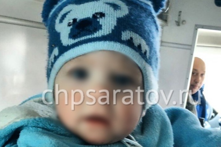 Прохожие обнаружили на перекрестке лежащего на земле грудного ребенка