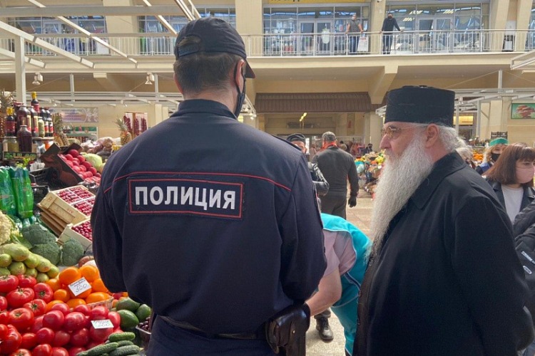 Саратовский митрополит Лонгин попался на нарушении масочного режима