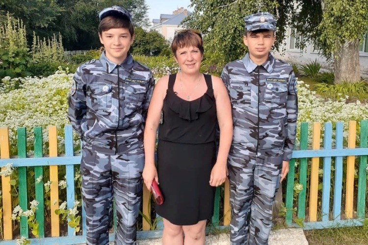 Юные друзья полиции вернули женщине 73 тысячи рублей