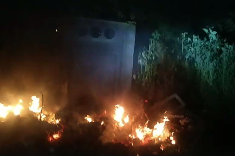 Ночью в Балакове горела крупная свалка мусора. Видео