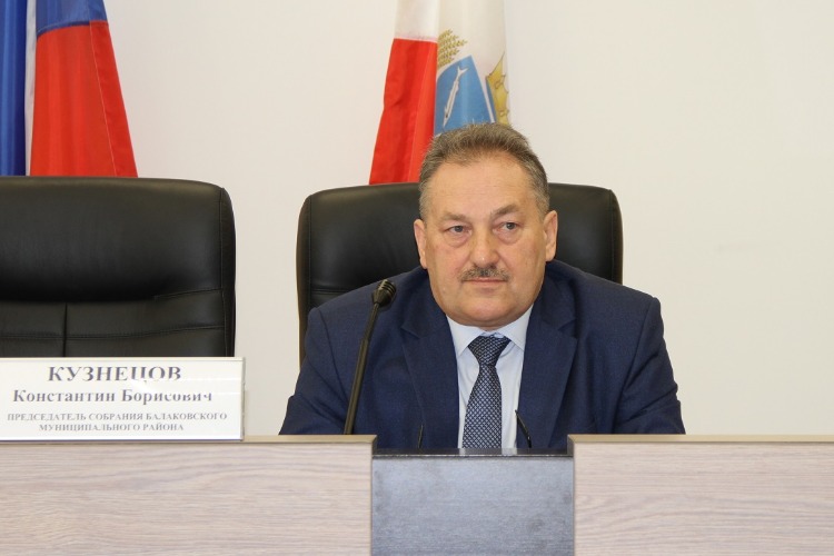 Жители обвиняют депутата в захвате футбольного поля