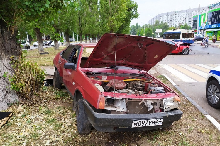 У Гринхауса столкнулись Лада и BMW. Есть пострадавшие