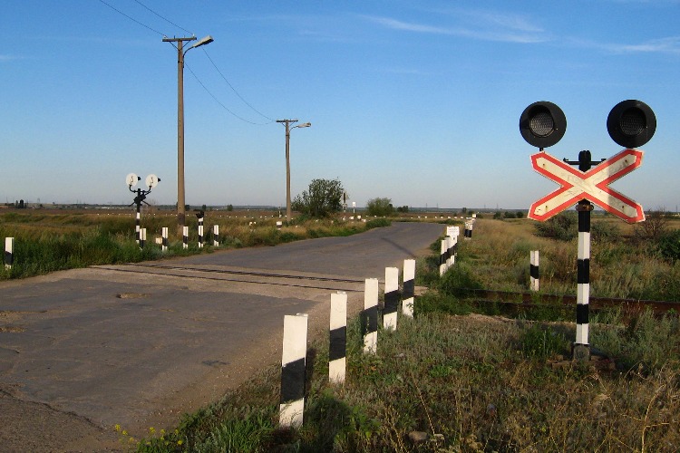 Ведутся ремонтные работы на железнодорожном переезде