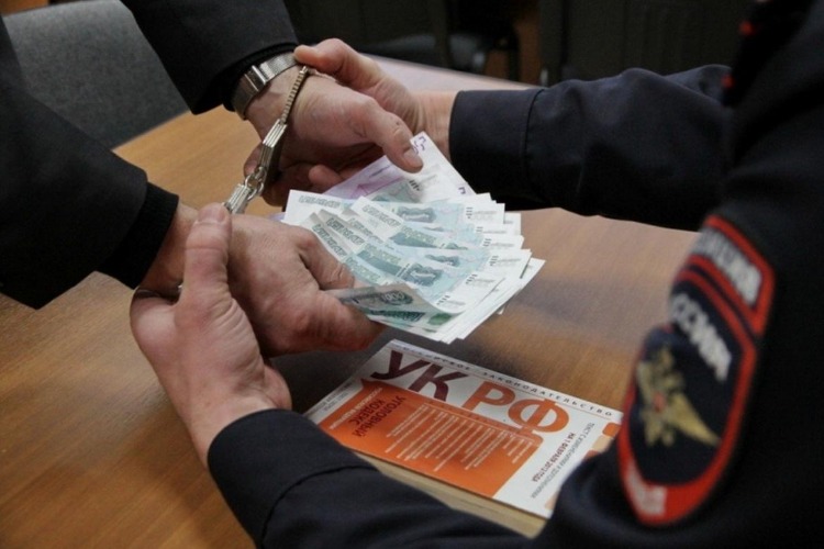 Госслужащий заподозрен во взятке размером 3 млн рублей