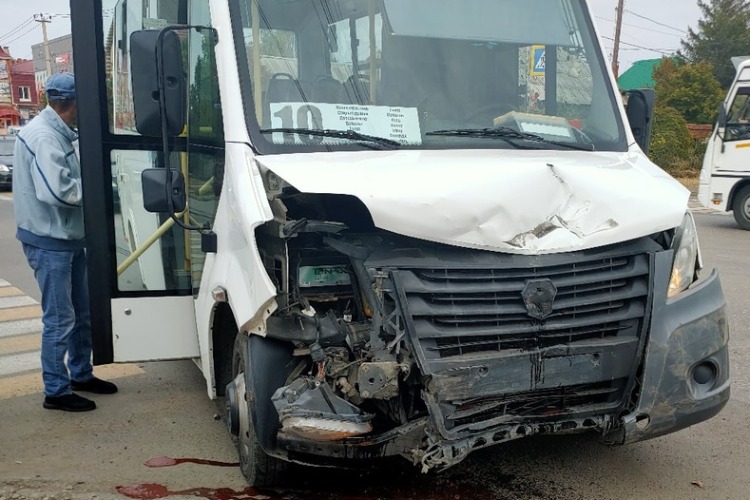В Балакове в ДТП пострадали 2 пассажирки автобуса