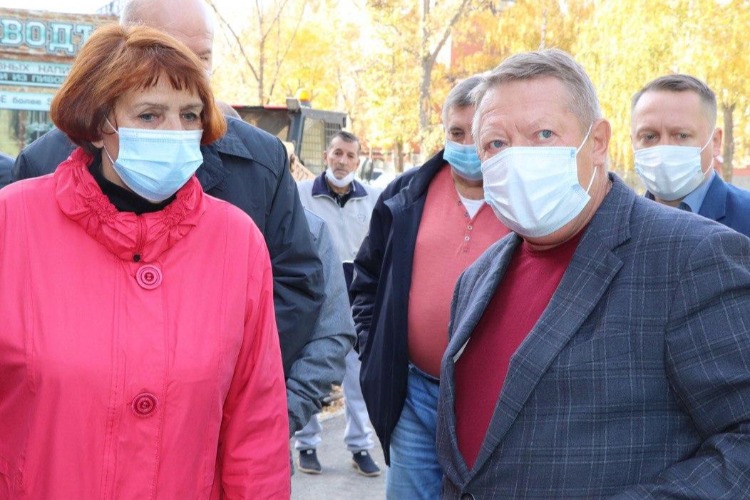 Депутат Панков пригласит лабораторию проверить качество тротуара в Балаково