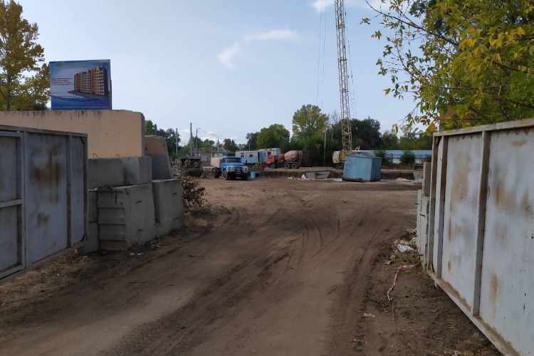 Прокуратура нашла нарушения у застройщика дома на территории школы искусств в Балакове