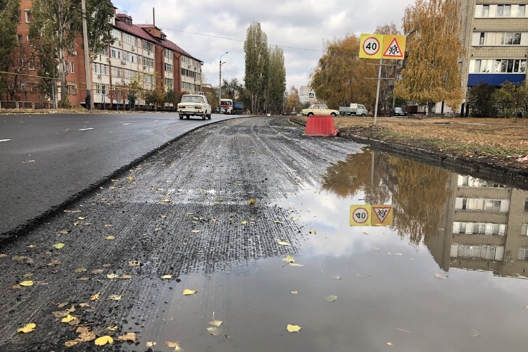 В Балакове подрядчики перекладывают асфальт на Гагарина и Титова