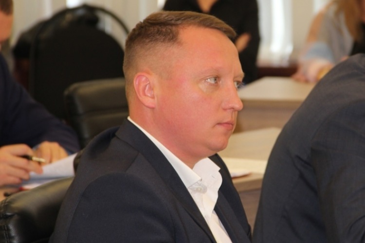 Глава города Роман Ирисов прокомментировал увольнение директора УДХБ Эмиля Мамедова