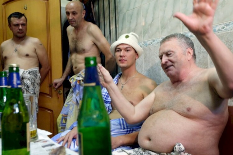 Чиновники приготовили льготникам банный подарок. А депутаты умыли руки