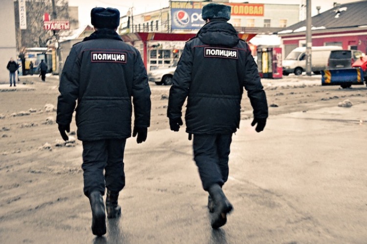 Полицейские согласились прекратить избиение задержанных за взятку