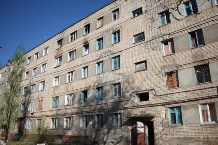 В Балакове худший дом города оставили без отопления