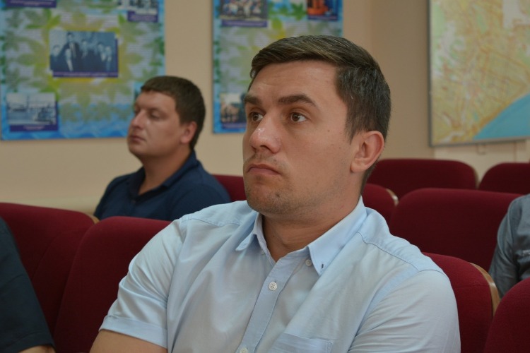 Глава Шихан назвал Николая Бондаренко недодепутатом, но в свою вотчину пустил