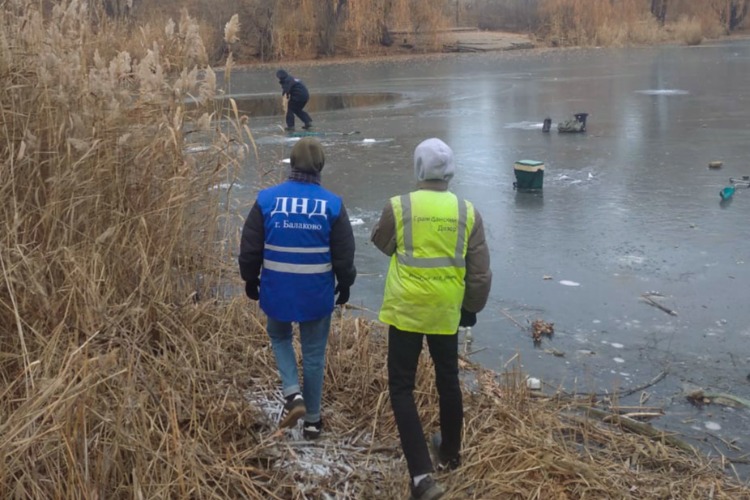 Активисты Гражданского дозора обнаружили на тонком льду водоемов Балакова около 100 детей