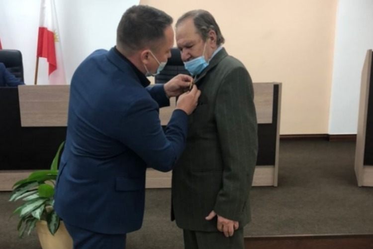 Николаю Алексееву вручили регалии Почетного гражданина Балакова