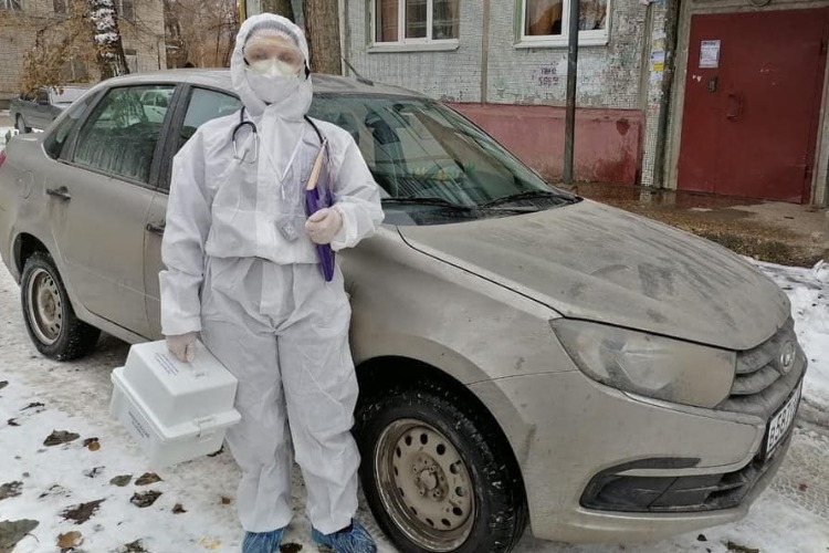 Неотложка Балакова получила новый транспорт при поддержке депутата Панкова