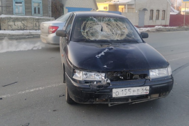 В Балакове женщина-пешеход была сбита автомобилем, после чего попала под автобус