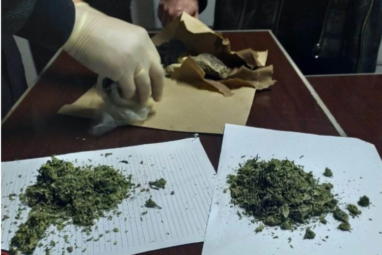 Житель Балакова пытался переправить на зону сверток с веществом зеленого цвета