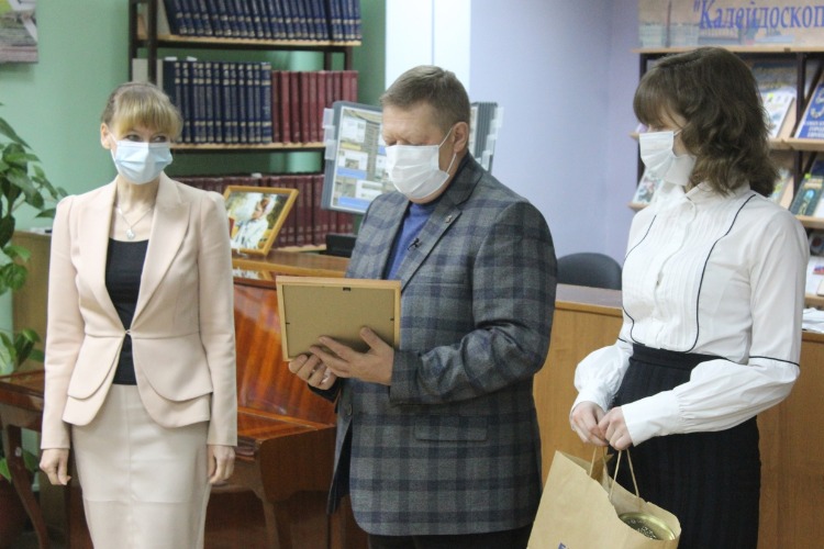 Николай Панков наградил лучших библиотекарей Балакова и района