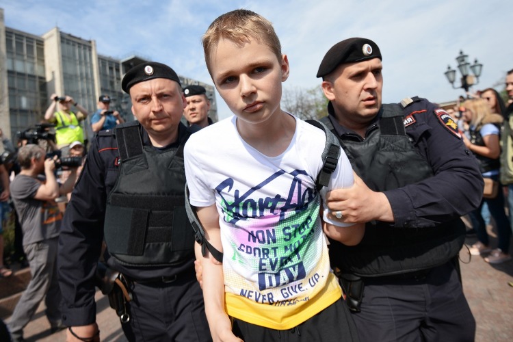 Что случилось этой ночью. Роскомнадзор потребовал от “ВКонтакте“ пресечь вовлечение детей в протесты