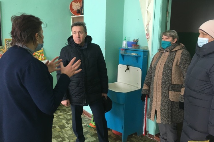 В селах нет ни дорог, ни работы. Если б только такие заботы...