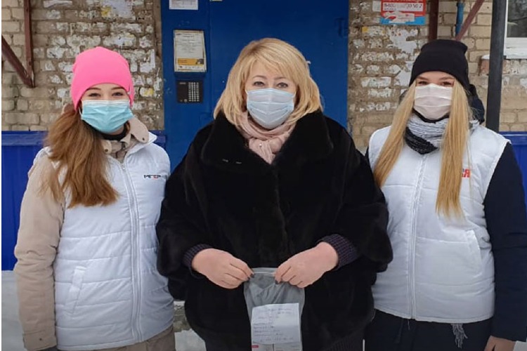 Ольга Болякина и молодогвардейцы доставили лекарства жителям Балакова