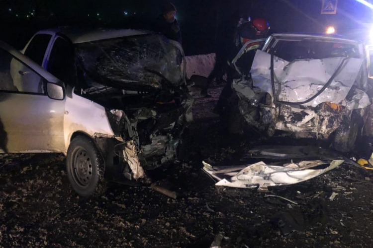 В вечерних сумерках на дороге погибло сразу три человека